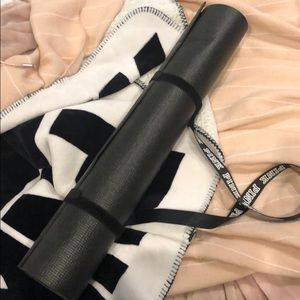 Black Victoria secrets yoga Matt
